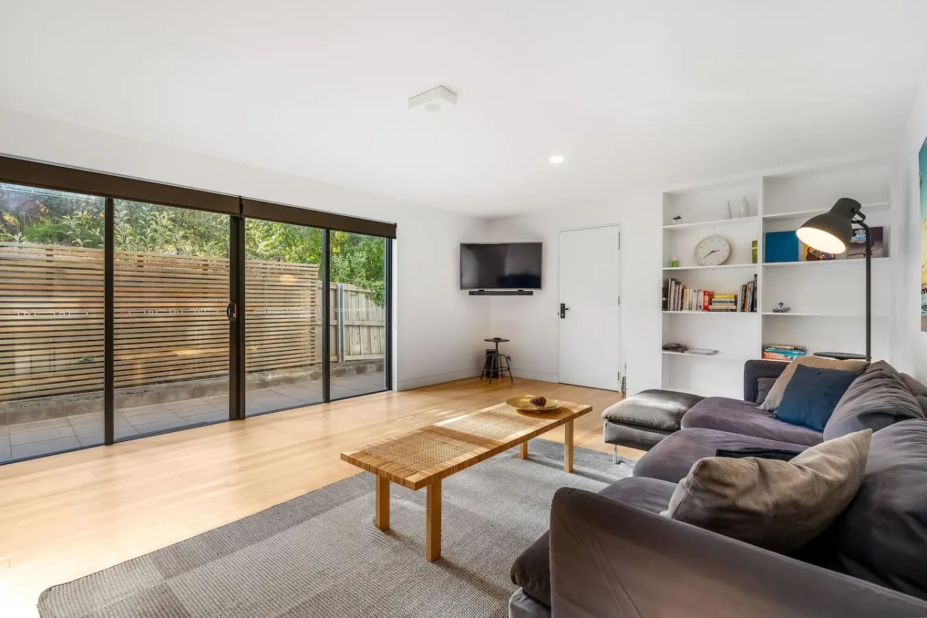 Modern Sandy Bay Apt - Close to Salamanca & CBD 13