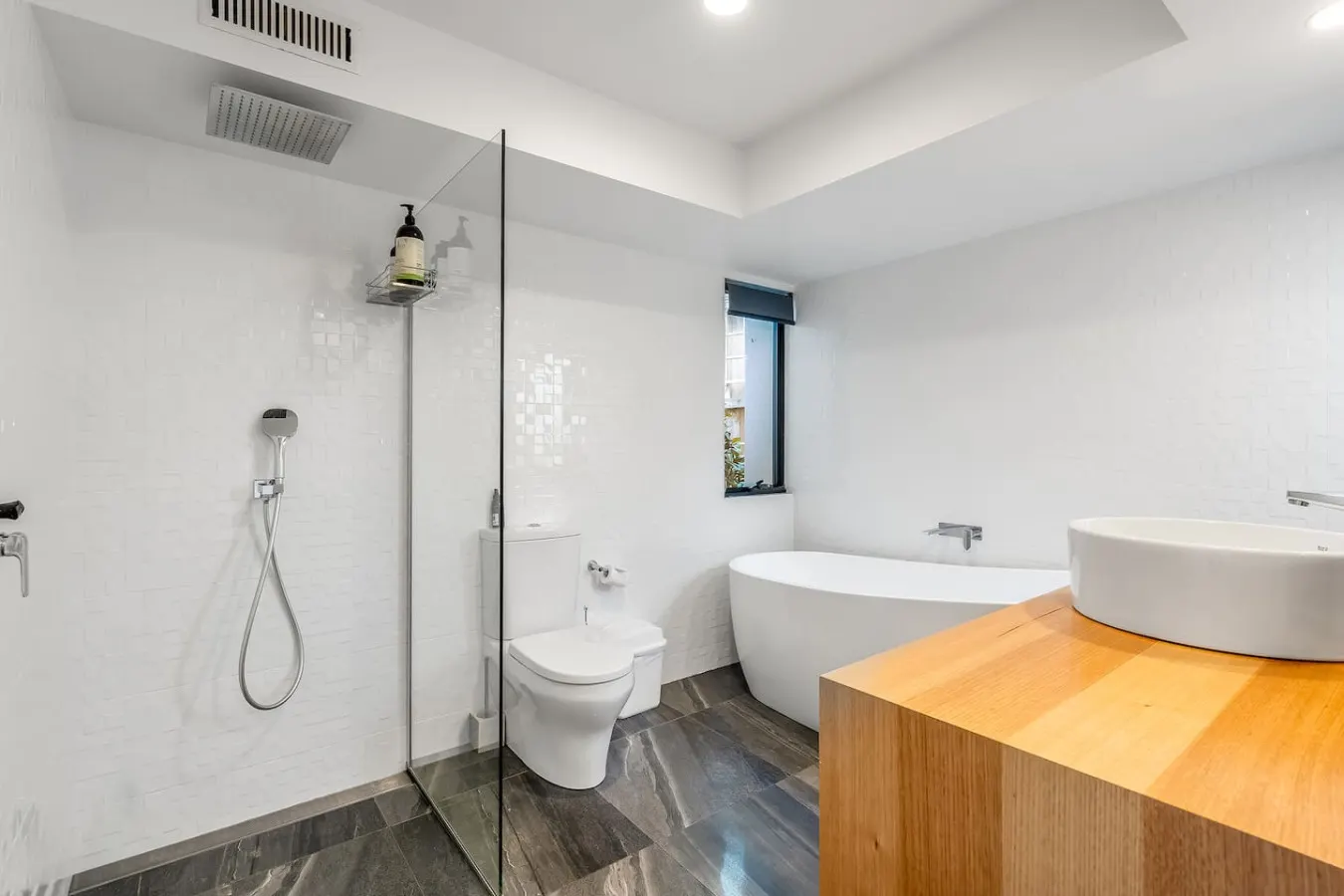 Modern Sandy Bay Apt - Close to Salamanca & CBD 15