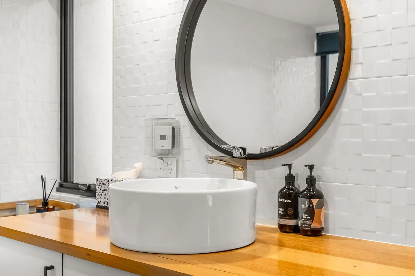 Modern Sandy Bay Apt - Close to Salamanca & CBD 16