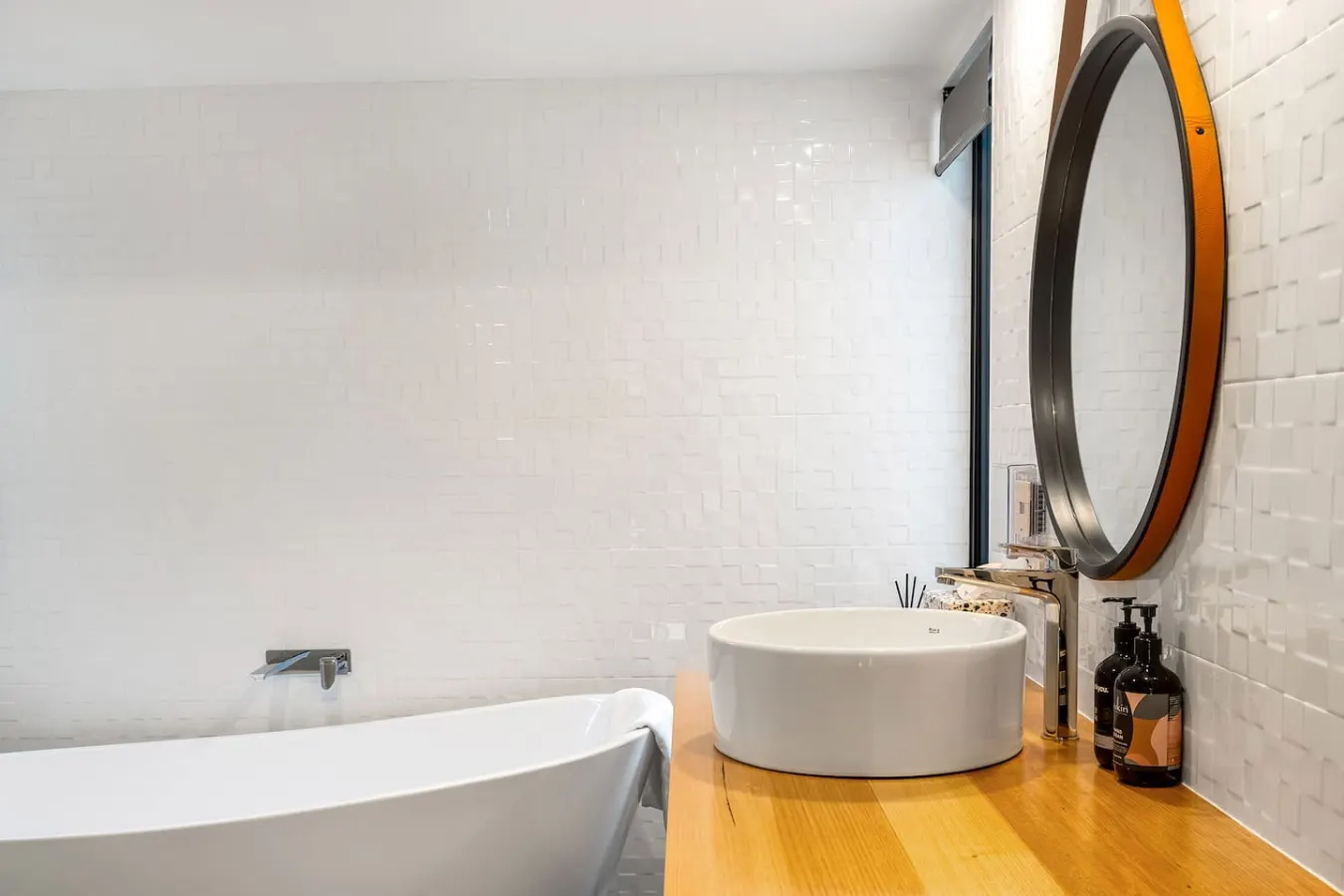 Modern Sandy Bay Apt - Close to Salamanca & CBD 17