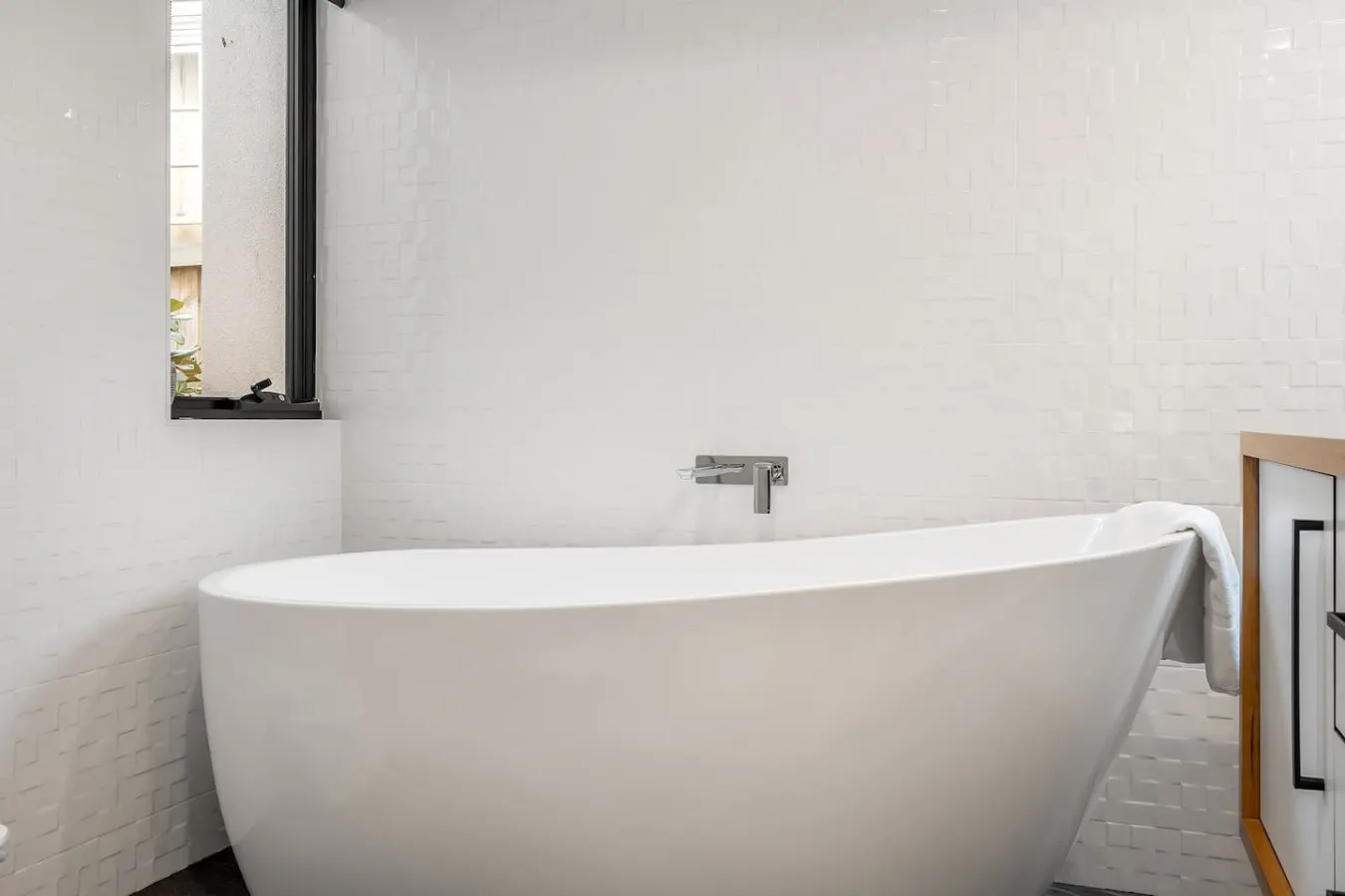 Modern Sandy Bay Apt - Close to Salamanca & CBD 18