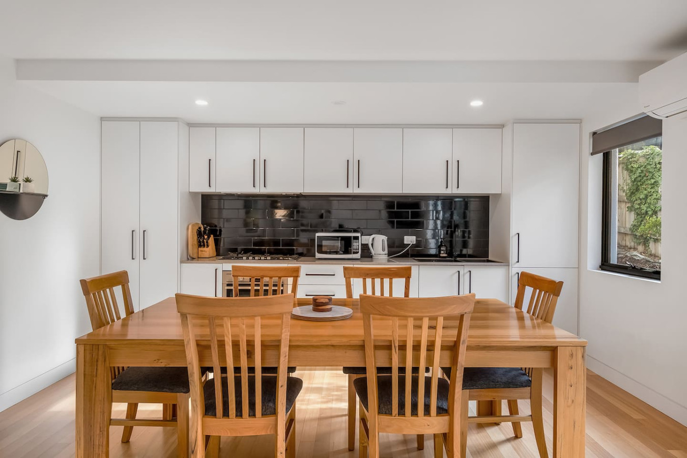 Modern Sandy Bay Apt - Close to Salamanca & CBD 3