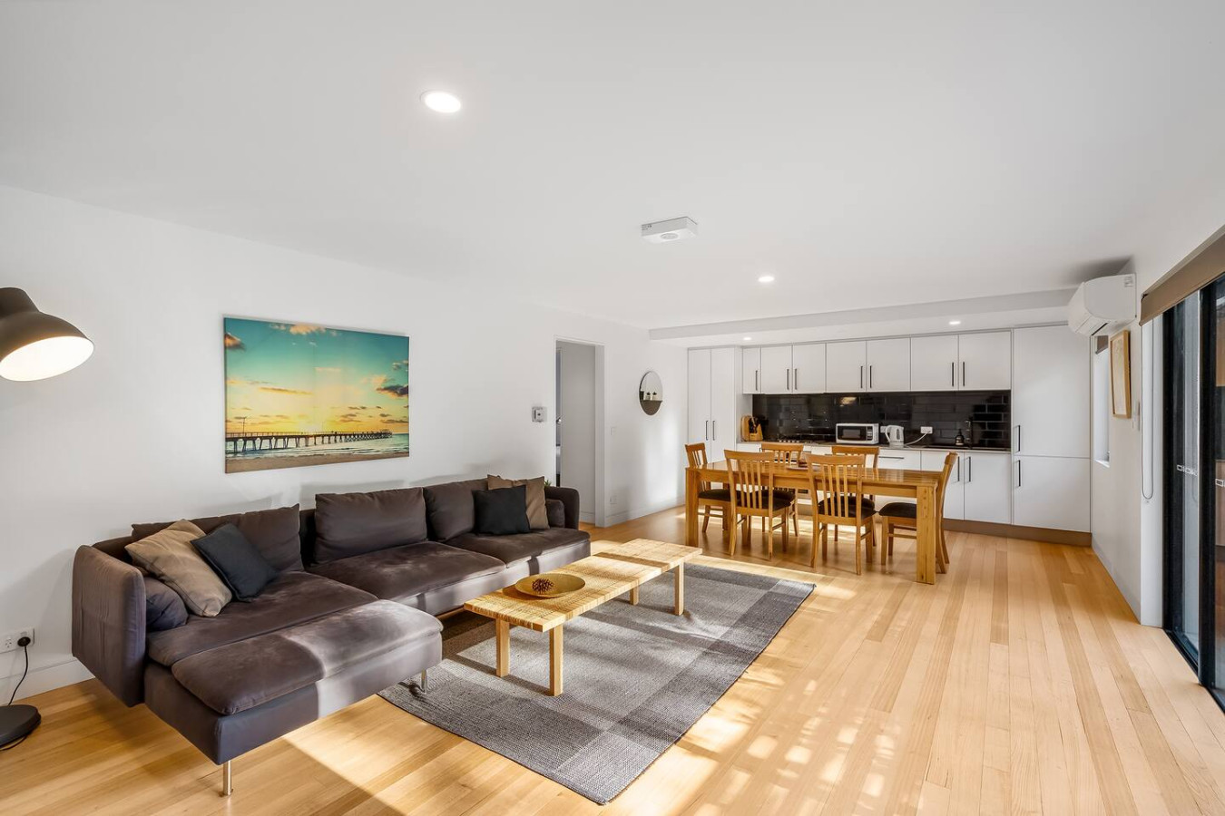 Modern Sandy Bay Apt - Close to Salamanca & CBD 4