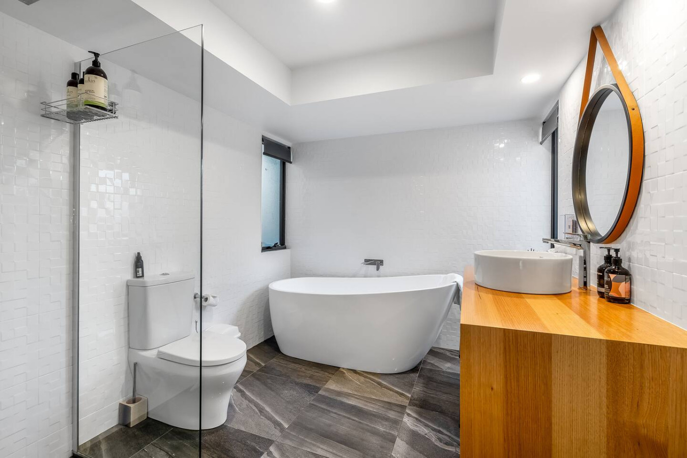 Modern Sandy Bay Apt - Close to Salamanca & CBD 5