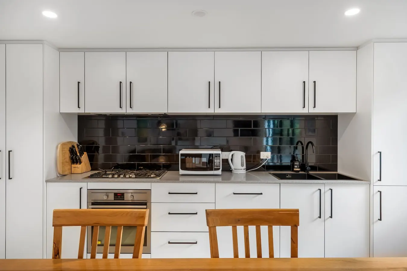 Modern Sandy Bay Apt - Close to Salamanca & CBD 8