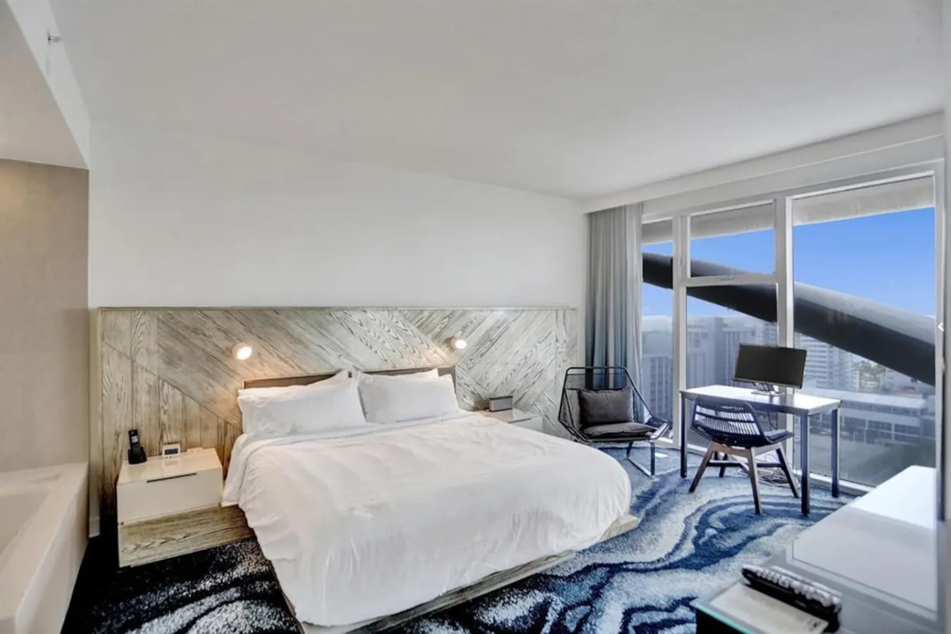 Luxurious Beachfront 17th Floor Condo-Arcade 17