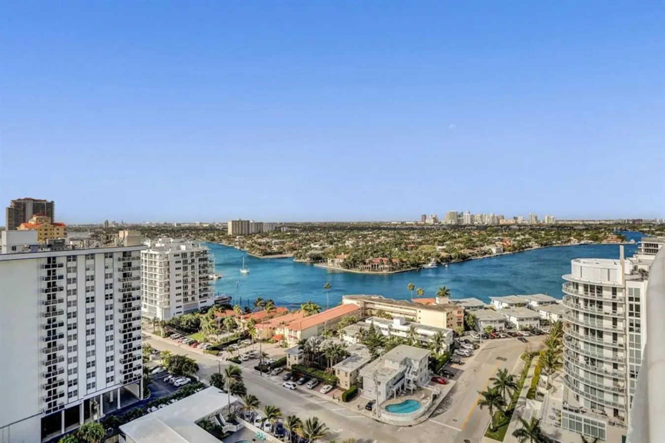 Luxurious Beachfront 17th Floor Condo-Arcade 6
