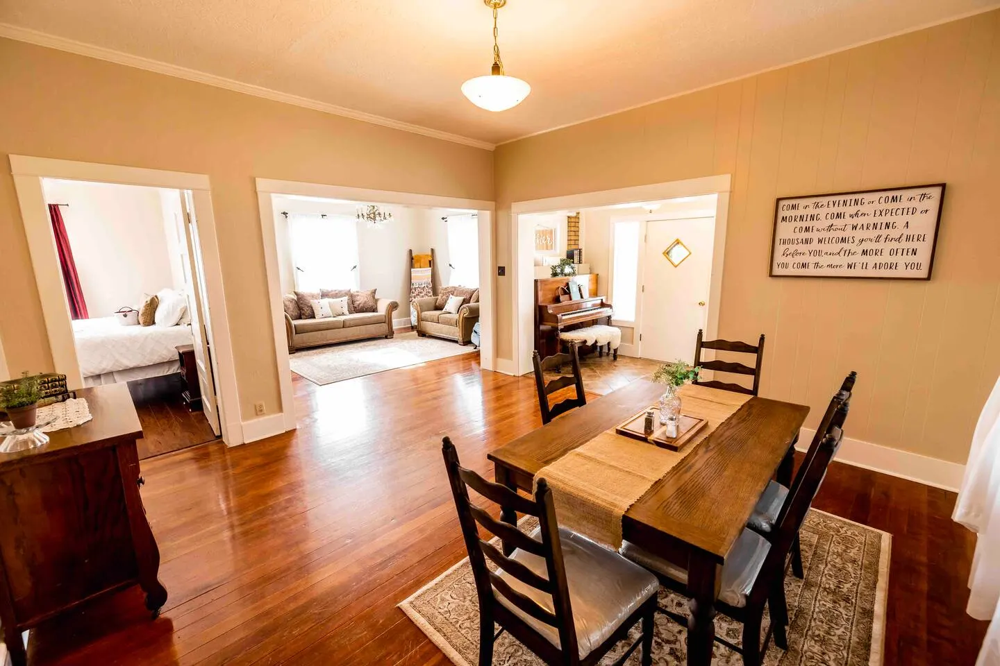 Claw Foot Tub | Full Kitchen | RV | Snow 12.9 mi |