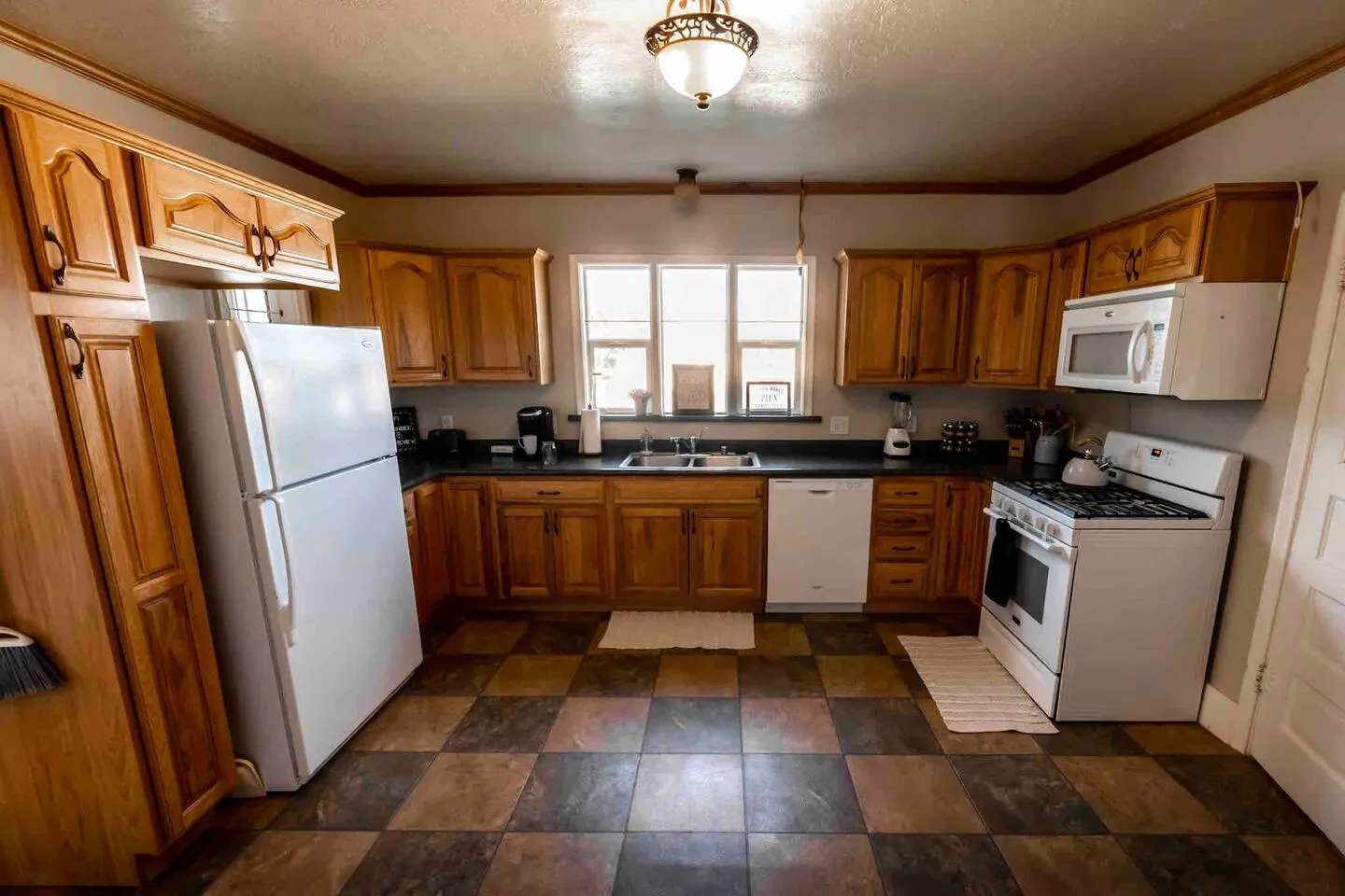 Claw Foot Tub Full Kitchen RV Snow 12.9 mi 15