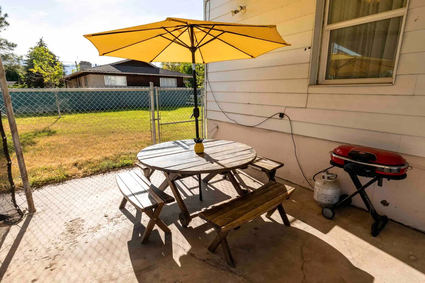 Claw Foot Tub | Full Kitchen | RV | Snow 12.9 mi | — photo 3