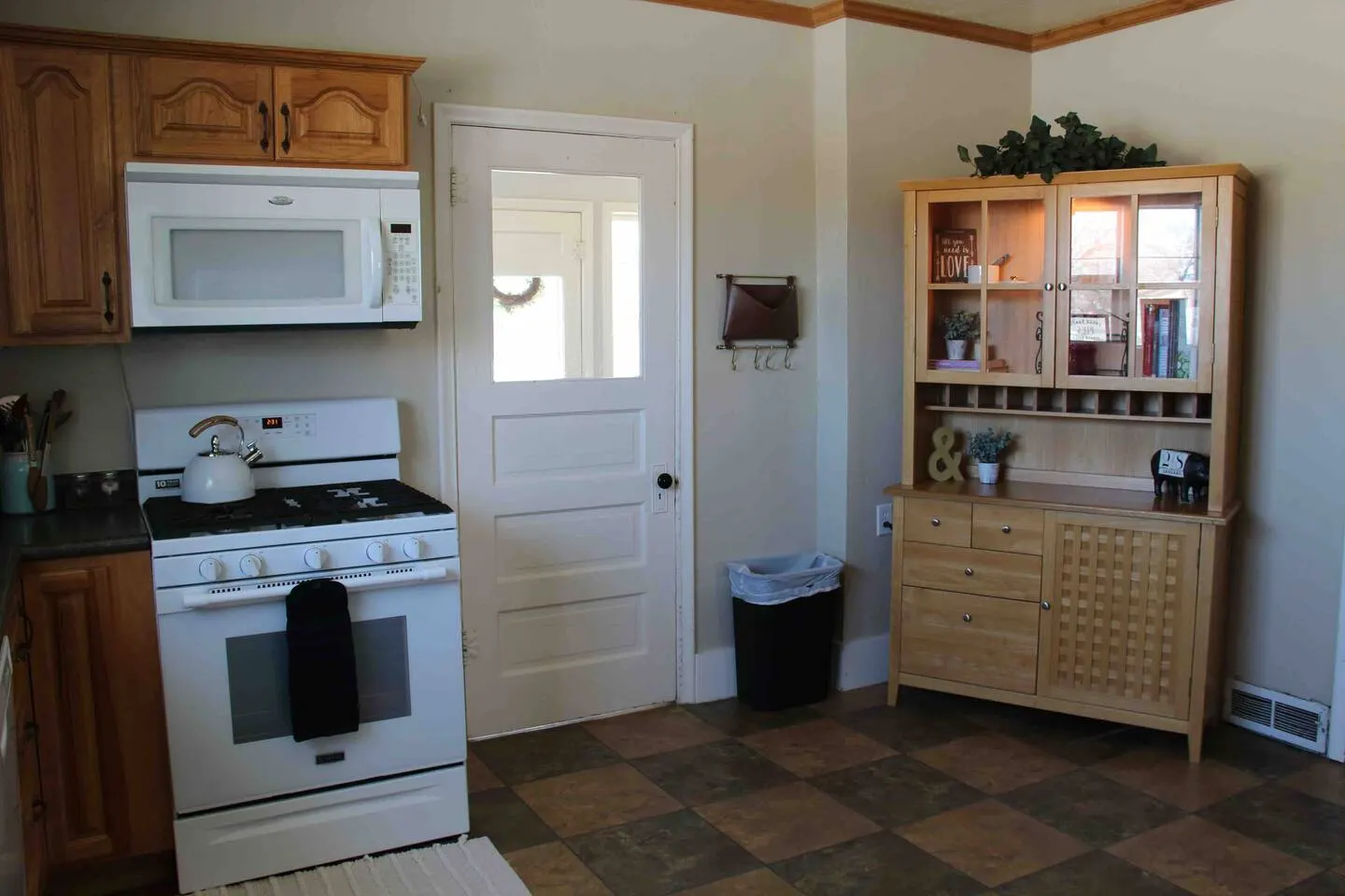 Claw Foot Tub Full Kitchen RV Snow 12.9 mi 8