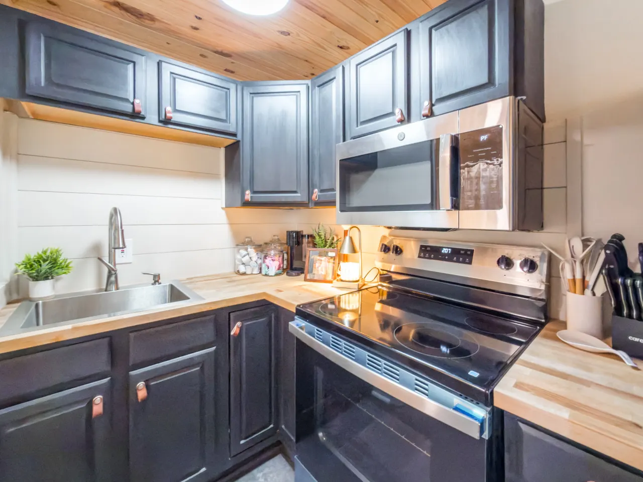 Tybrisa Cottage Unit B 6