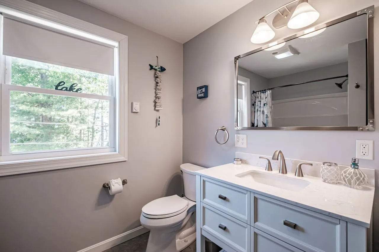 Sebago Splendor- Modern Home w. Sebago Lake views + water amenities 11