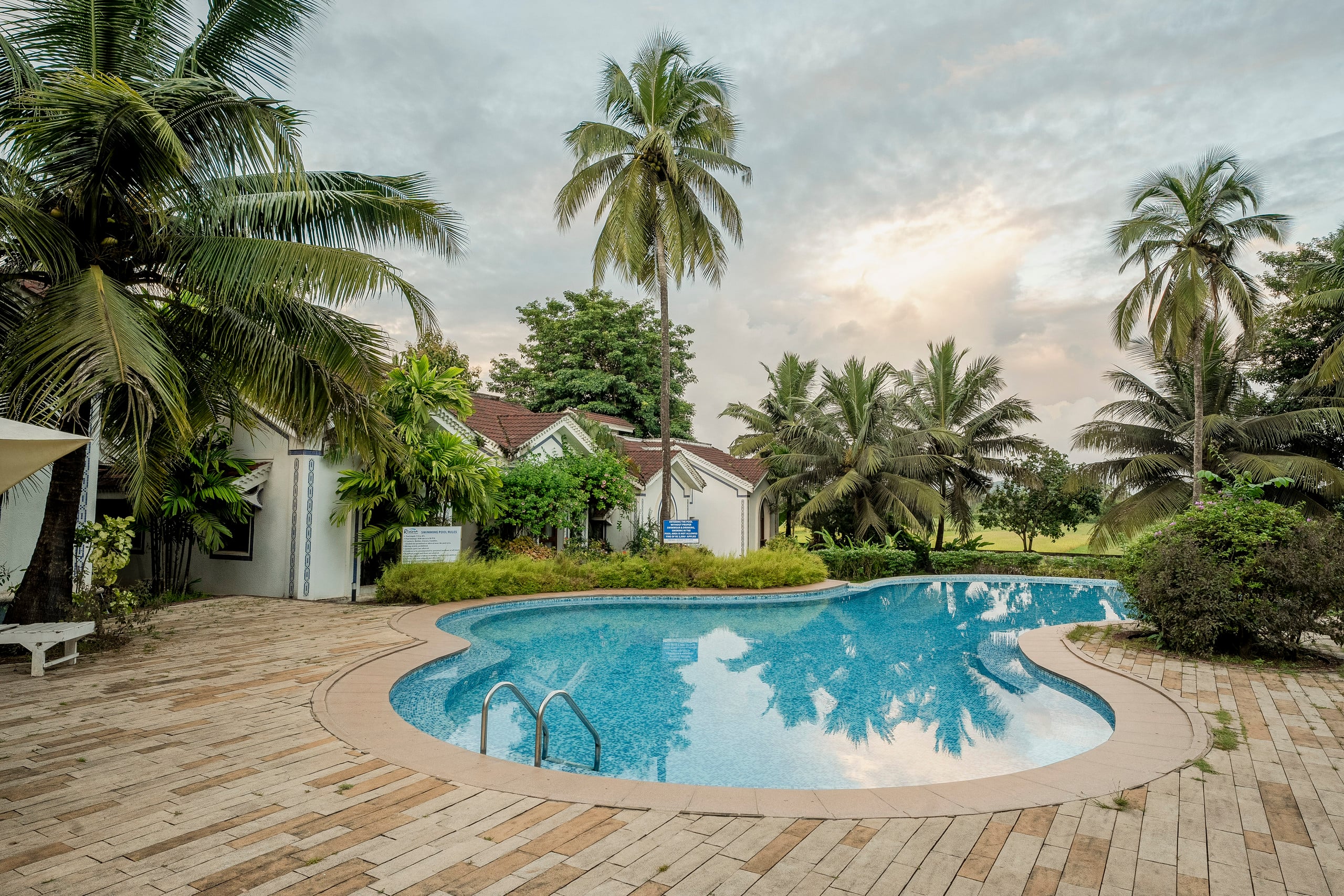 1BHK Penthouse w/ Pool & Balcony, 5min to Thalassa 7