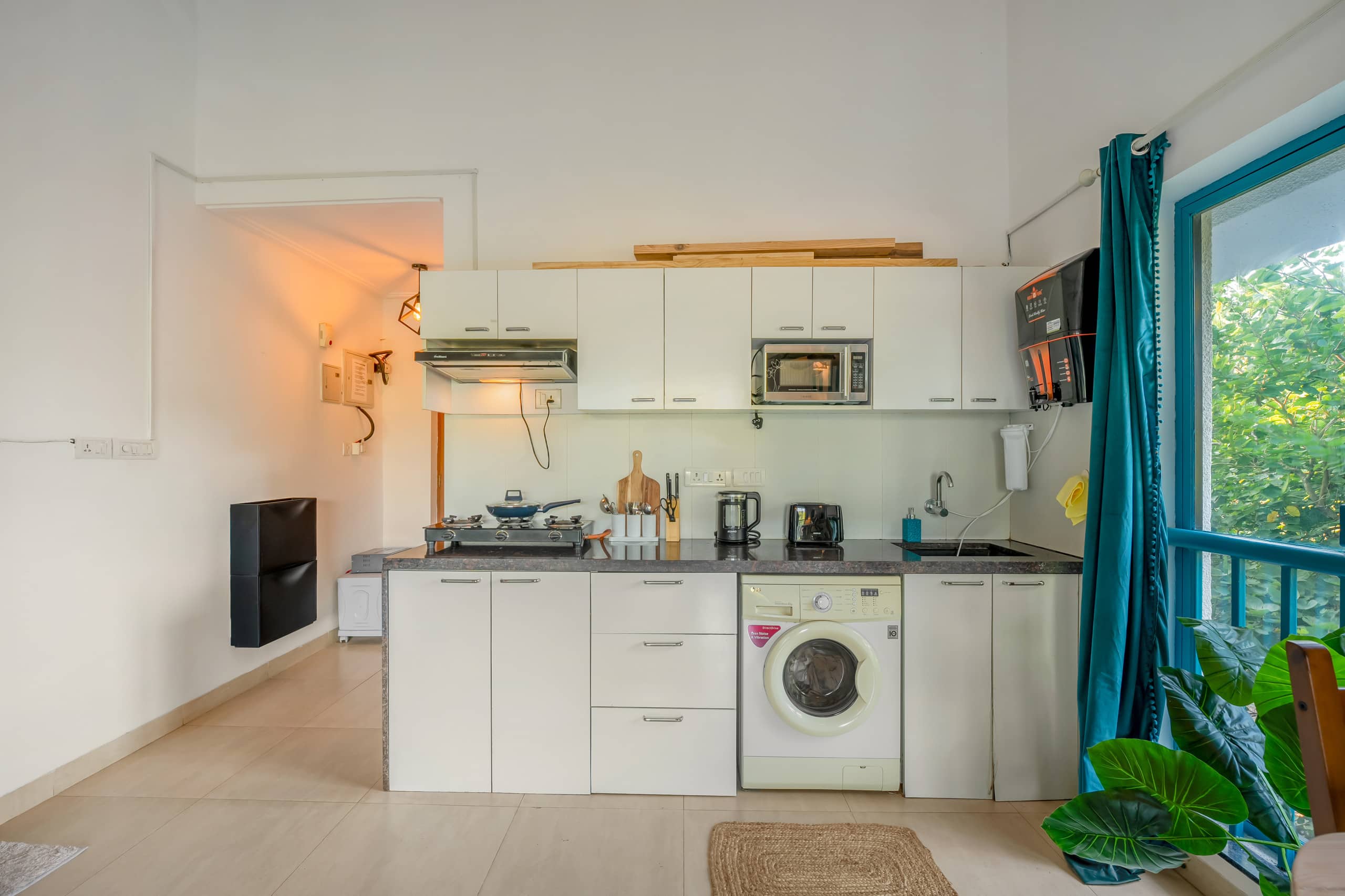 1BHK Penthouse w/ Pool & Balcony, 5min to Thalassa 11