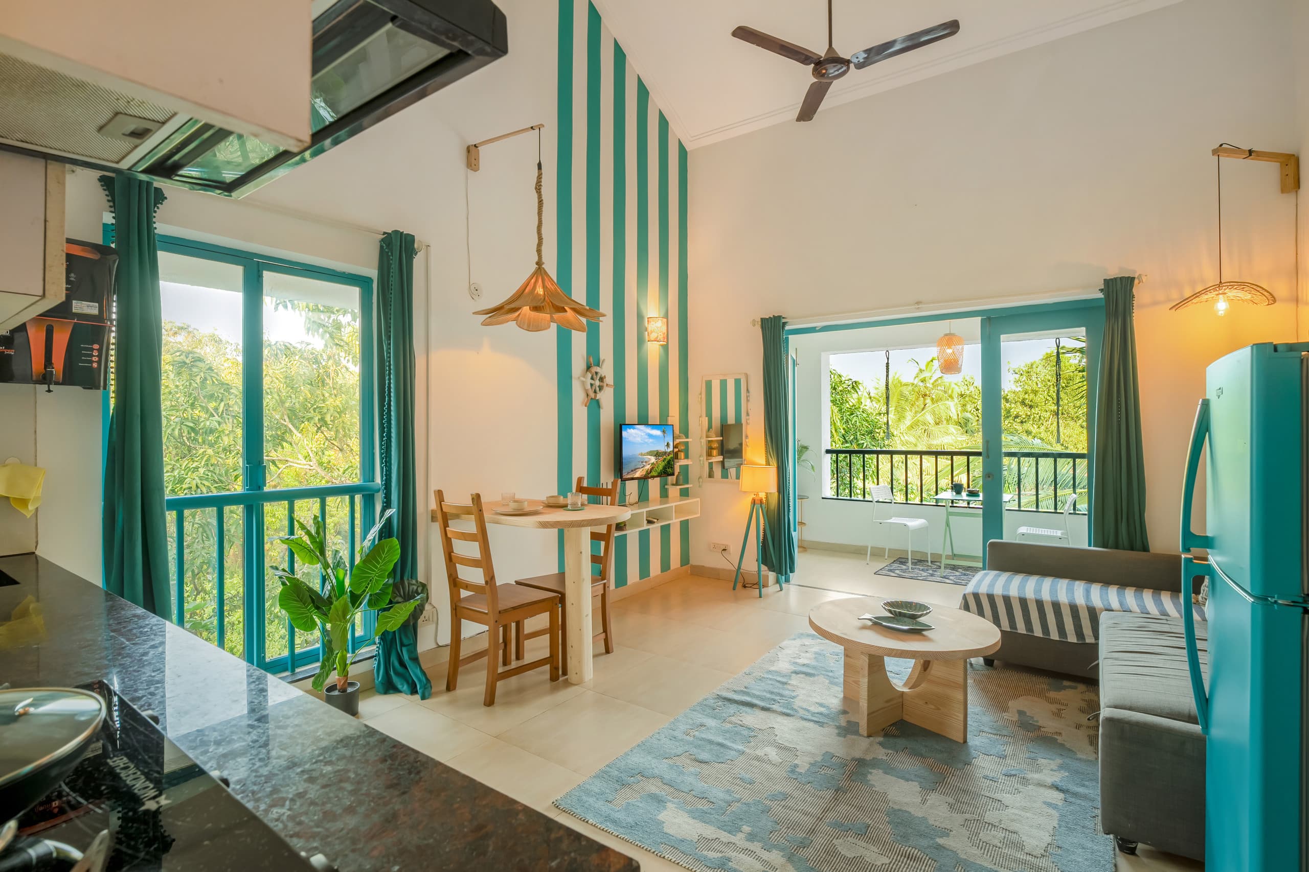 1BHK Penthouse w/ Pool & Balcony, 5min to Thalassa 1
