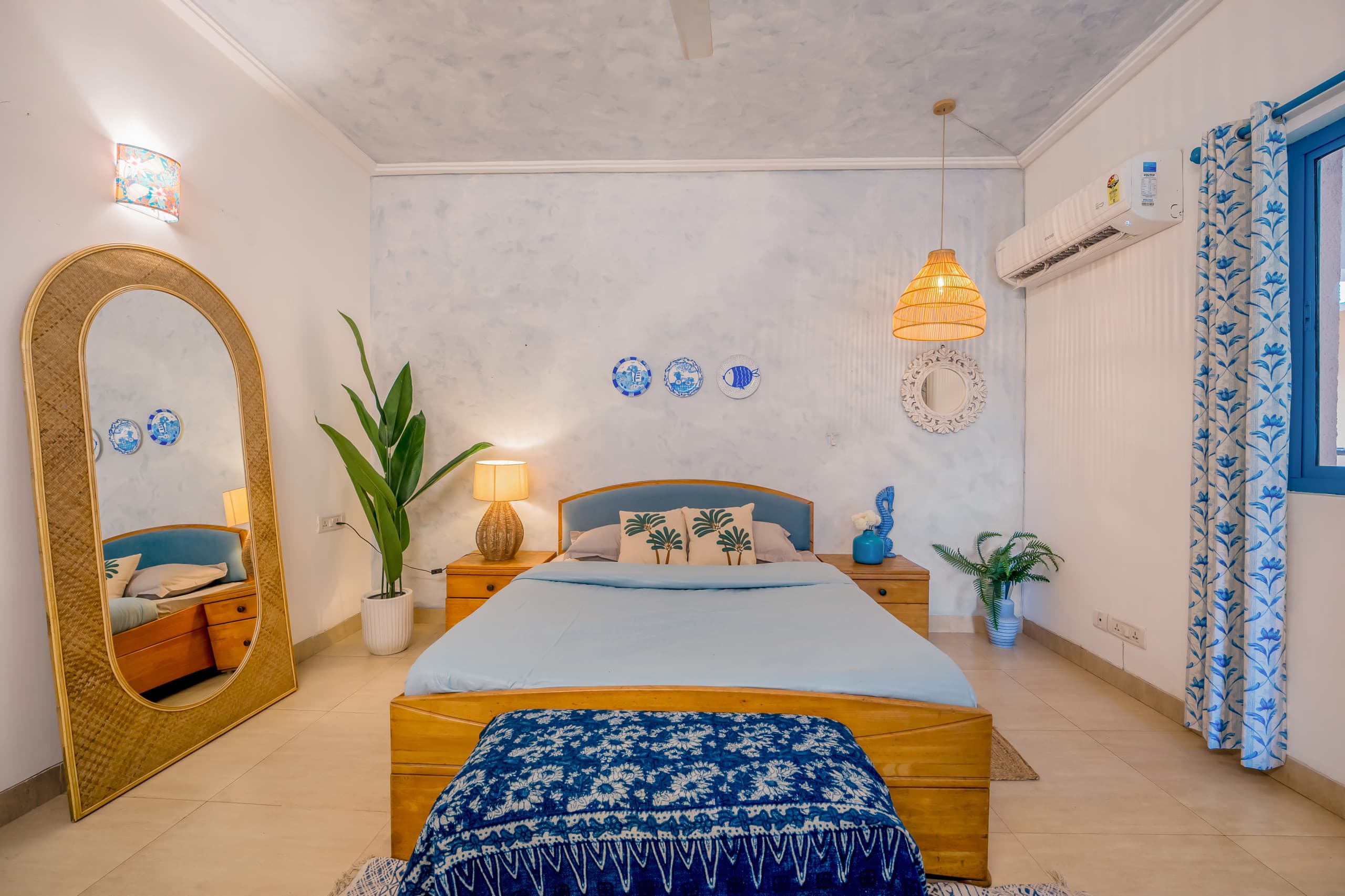 1BHK Penthouse w/ Pool & Balcony, 5min to Thalassa 13