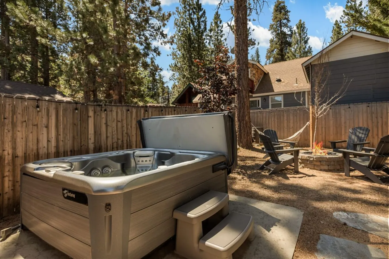 Brooklyn’s Cabin Hot Tub, Fire Pit, Near Trails 18