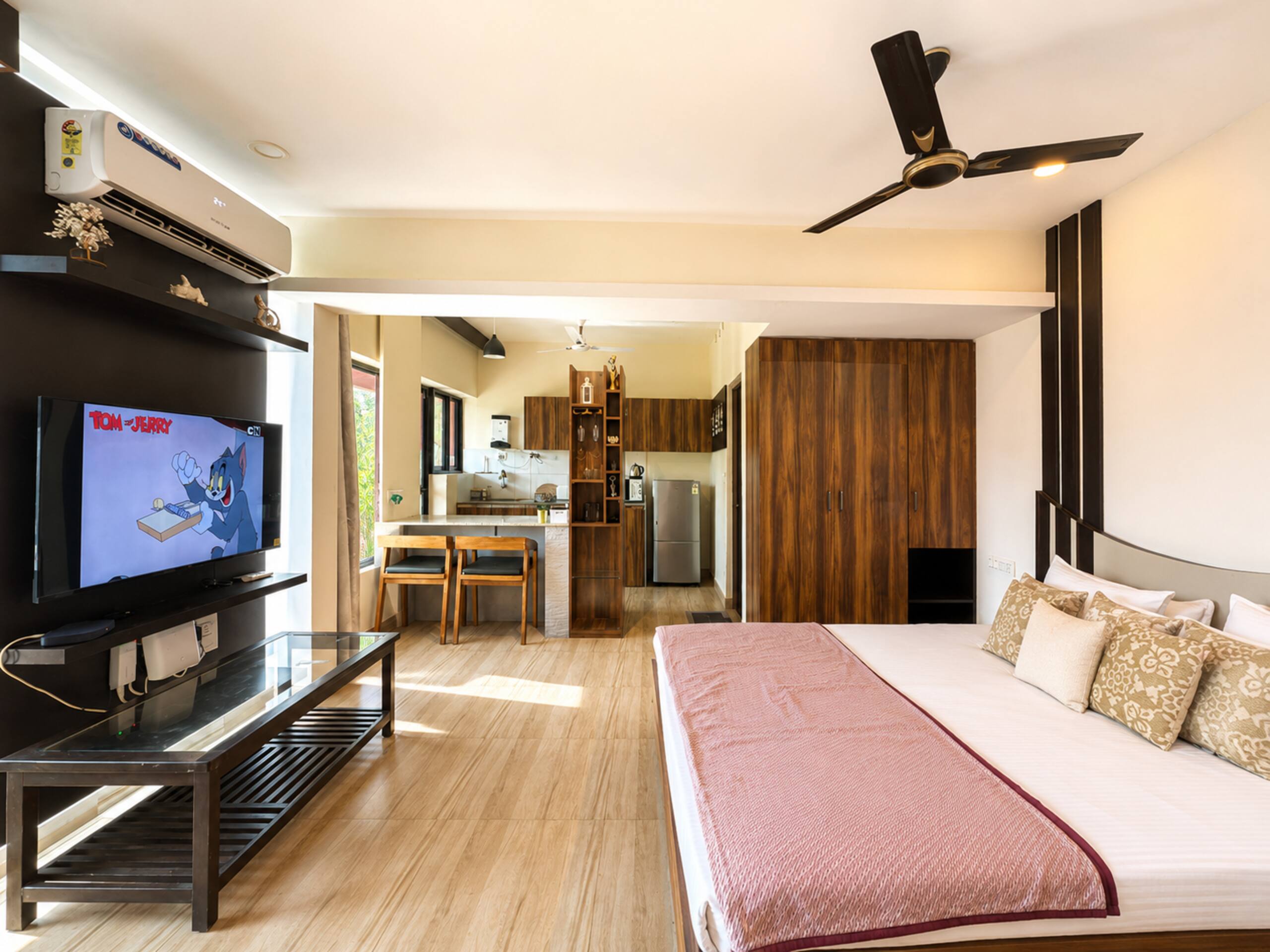 The Soul - Studio | Hill View | by Unigo Stays 12