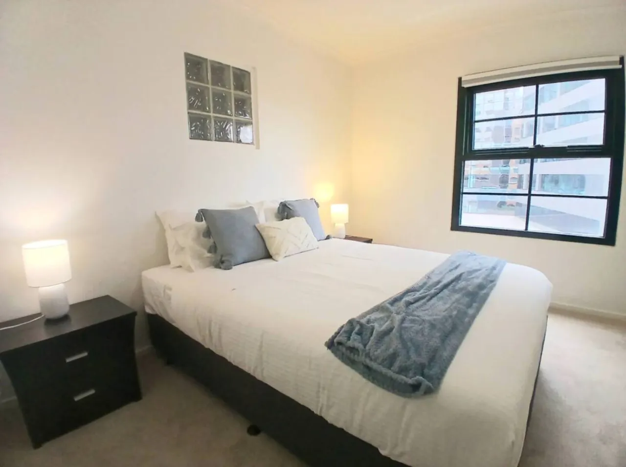 Stylish La Trobe Apartment 10