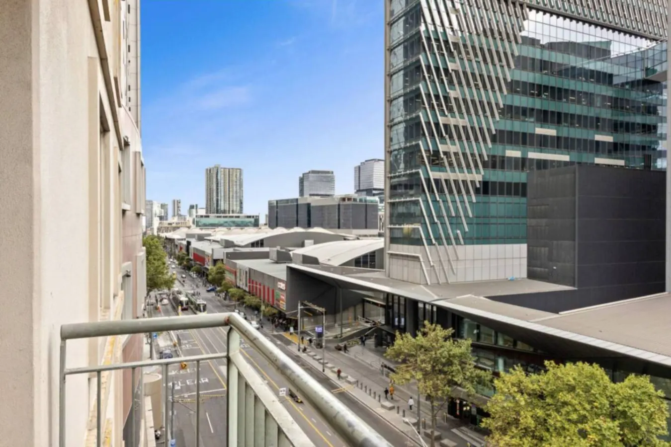 Stylish La Trobe Apartment 18