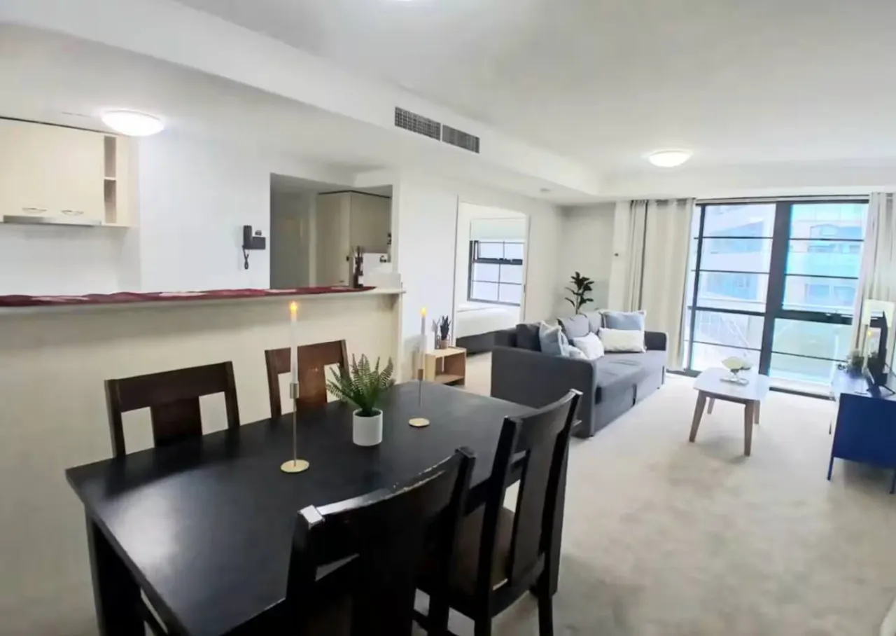 Stylish La Trobe Apartment 5