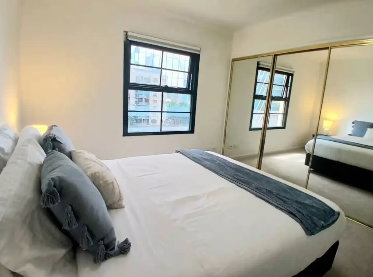 Stylish La Trobe Apartment 8