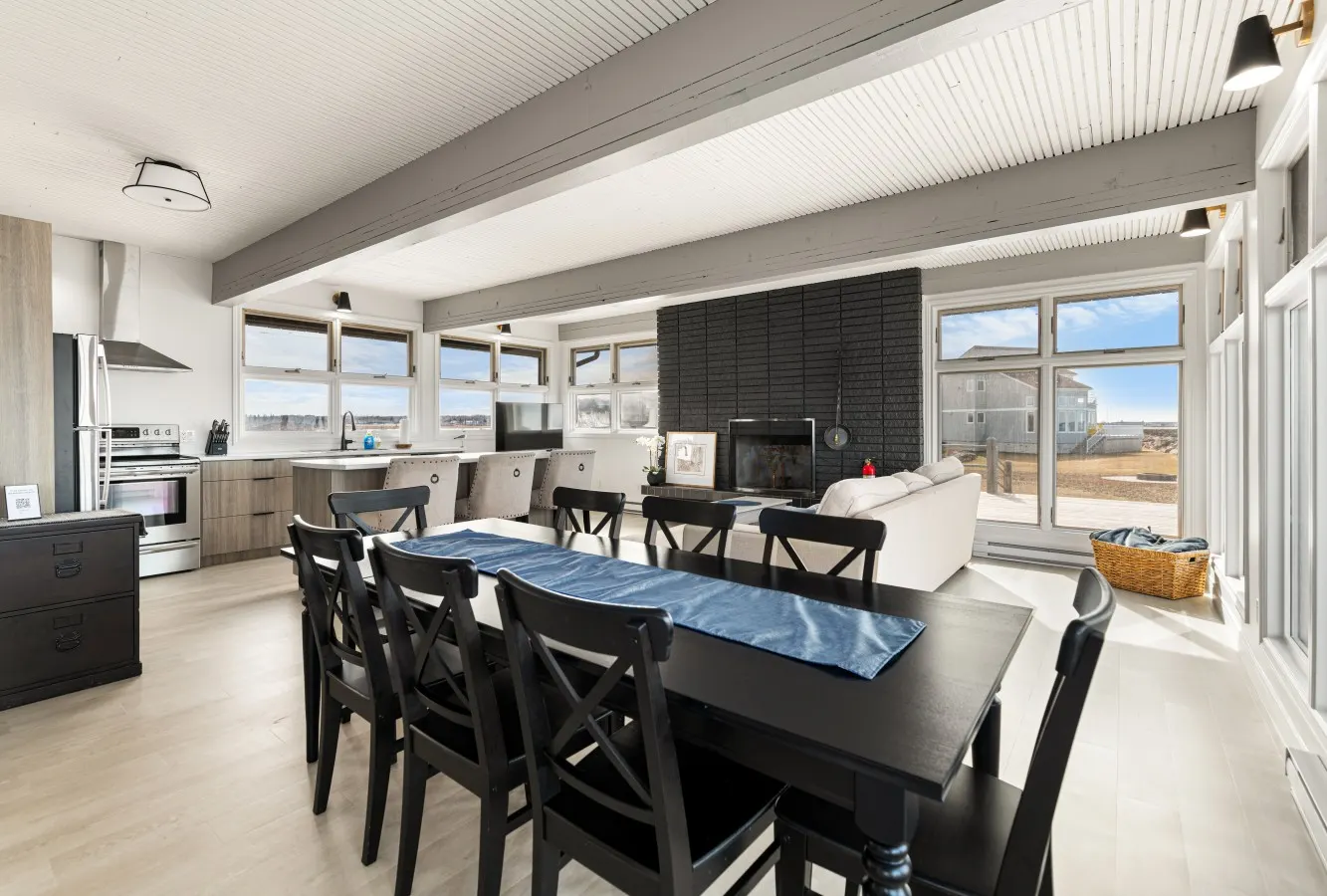 3 bedroom Waterfront Oasis 9