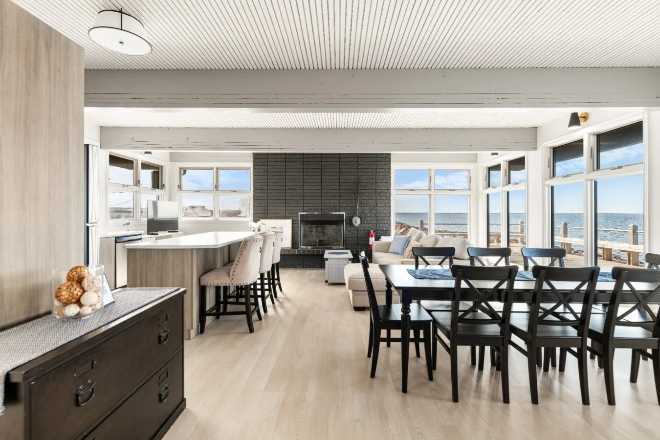 3 bedroom Waterfront Oasis 8