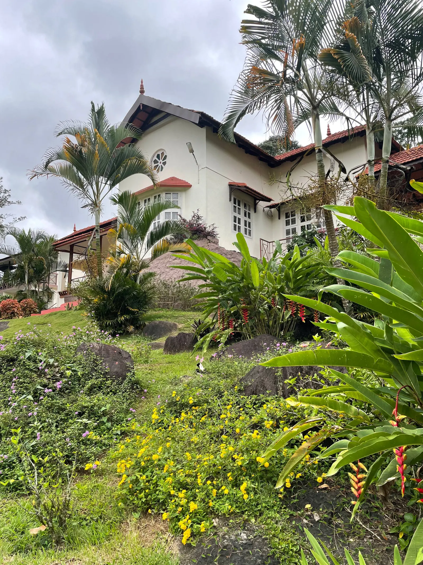 3 BR Bungalow "on the rocks" in Coorg AC & WiFi 35