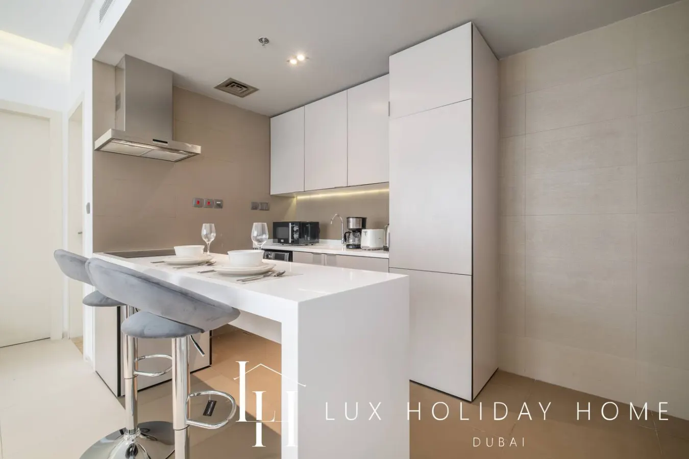LUX The West Avenue Dubai Marina Suite 10