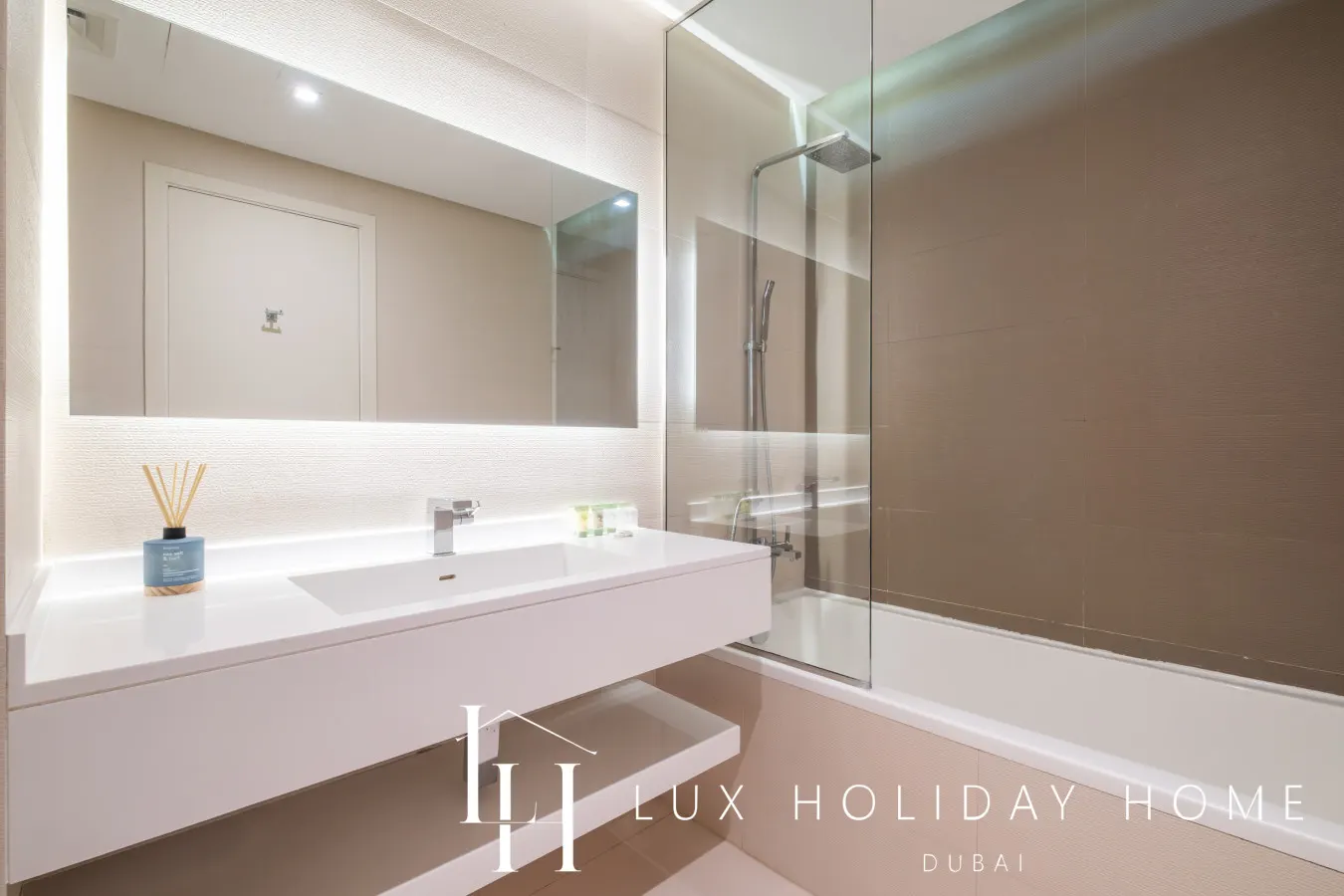 LUX The West Avenue Dubai Marina Suite 16