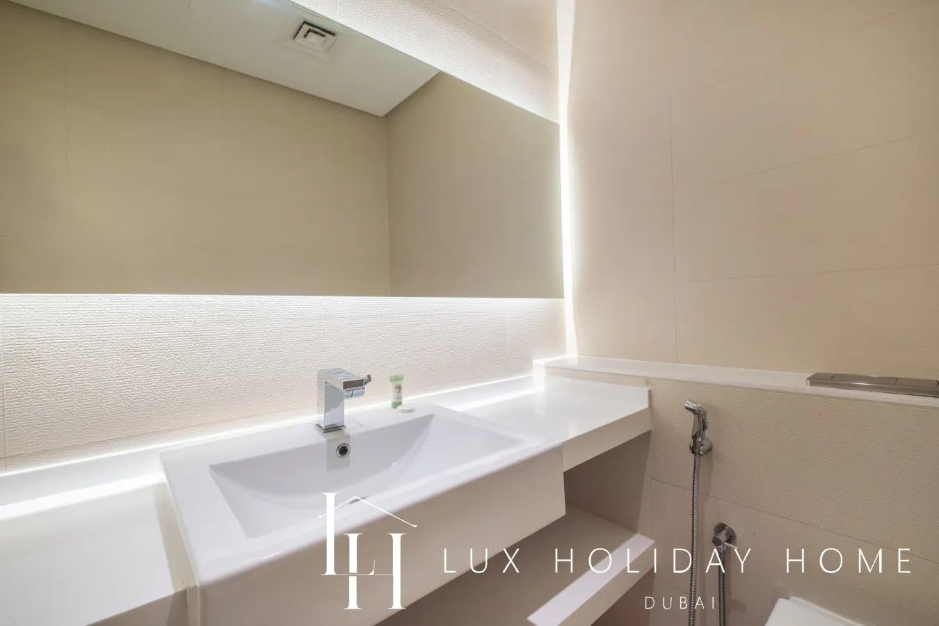 LUX The West Avenue Dubai Marina Suite 18