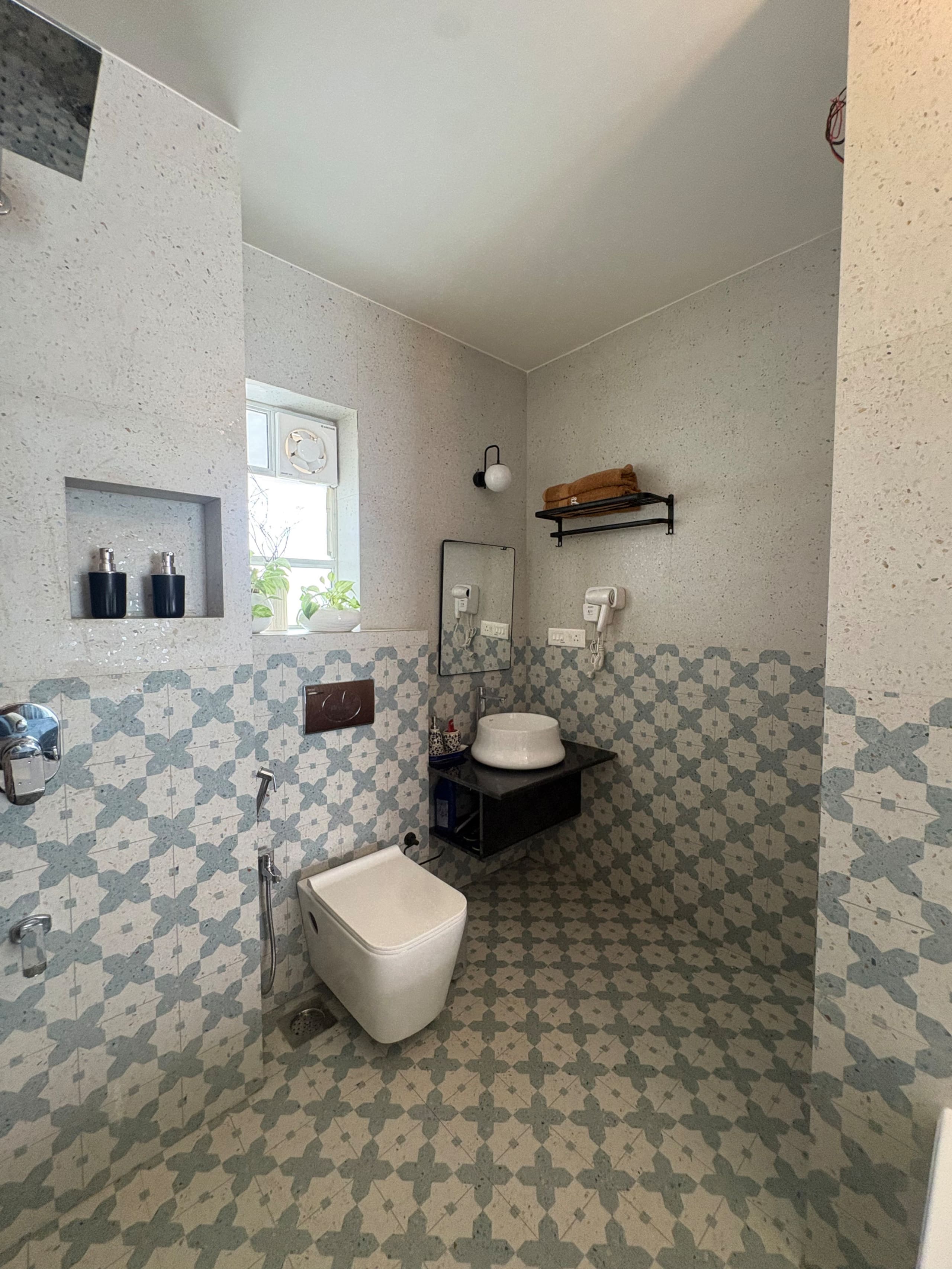 Scenic 1 bhk with bathtub in Siolim |Mimoso stays 27