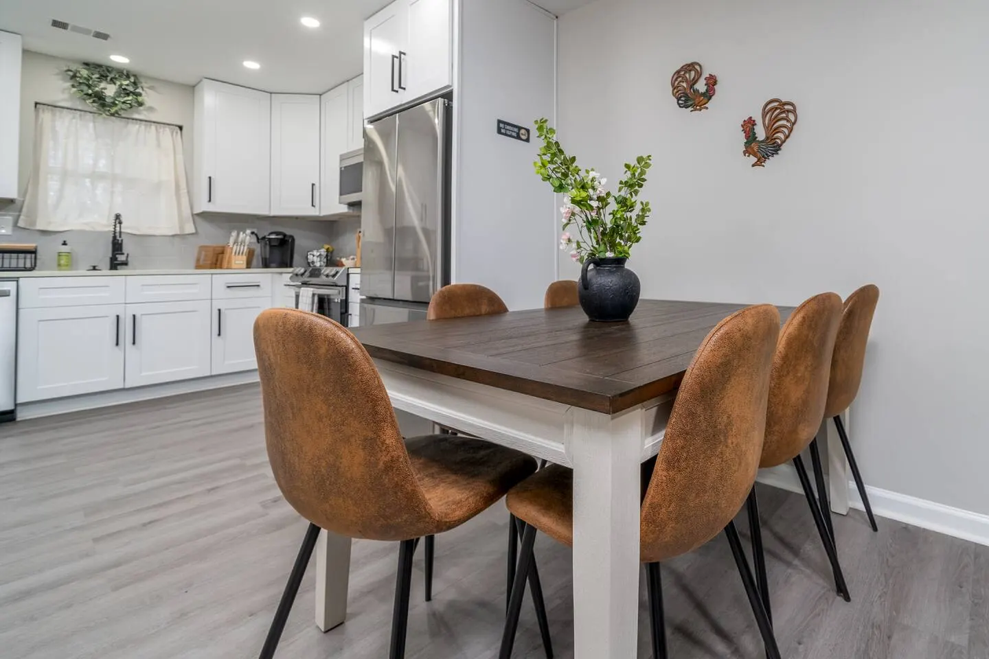 Rustic Oakwood Townhouse 8