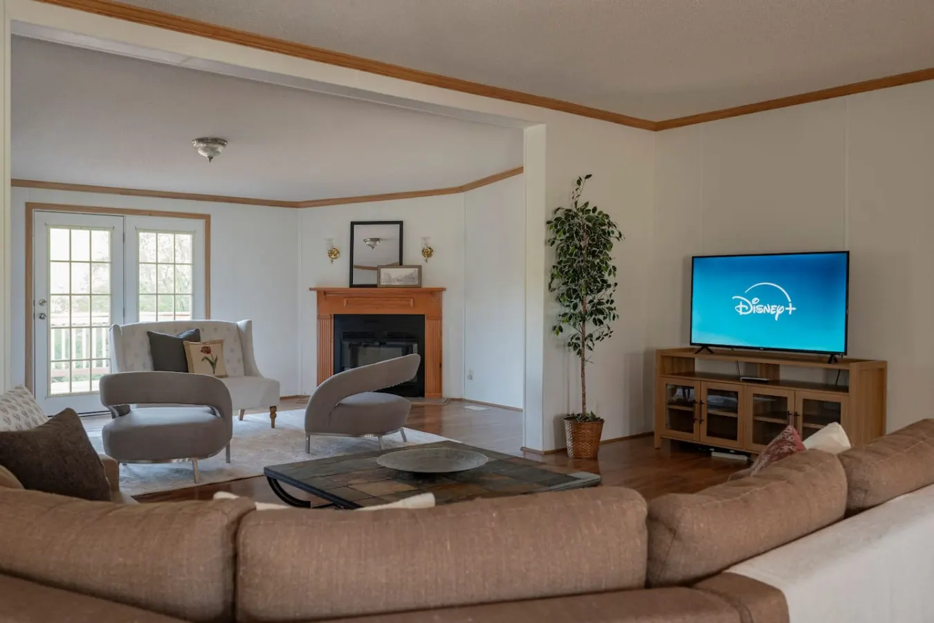 Tranquil 4-BDR Escape | 2King Beds + Free Parking* — photo 3