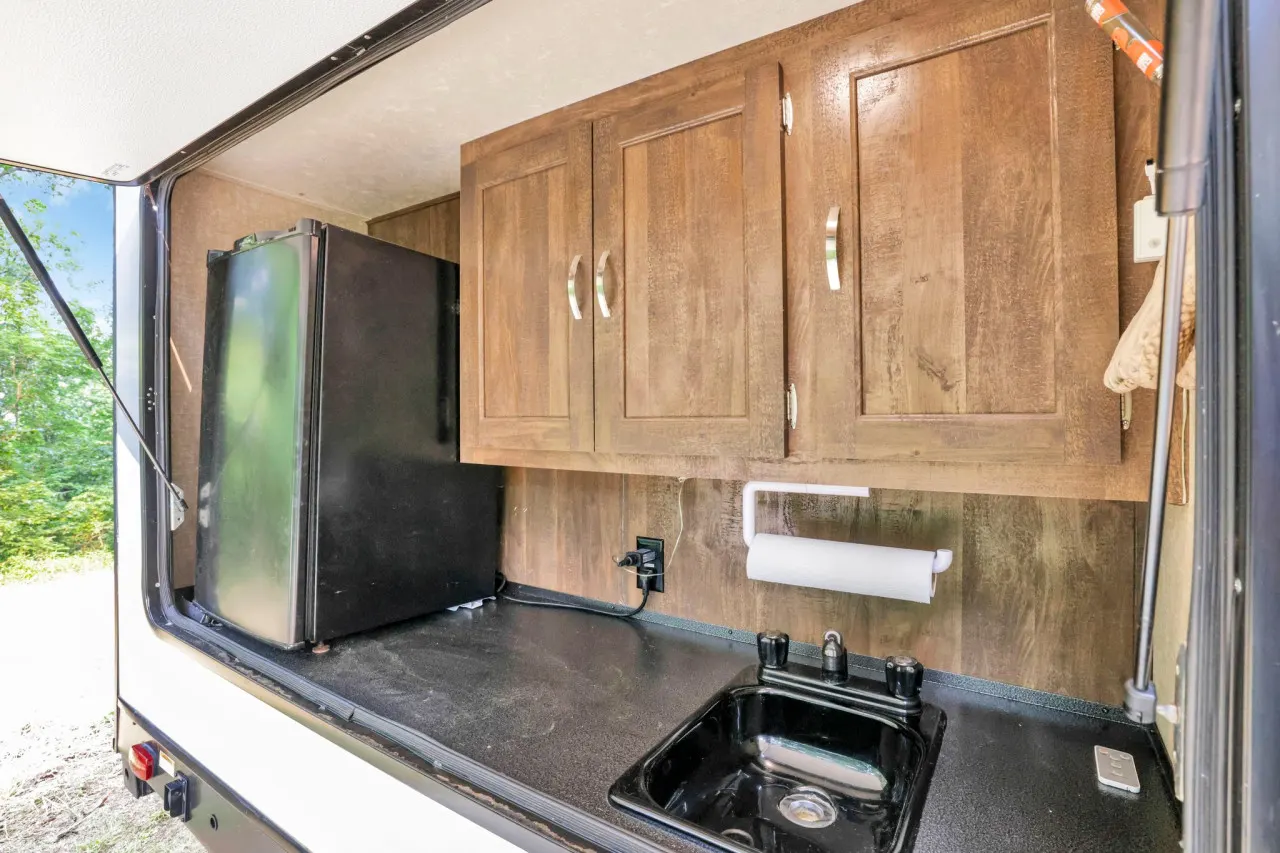 Gentle Breeze Cabins: The Chestnut Camper 10
