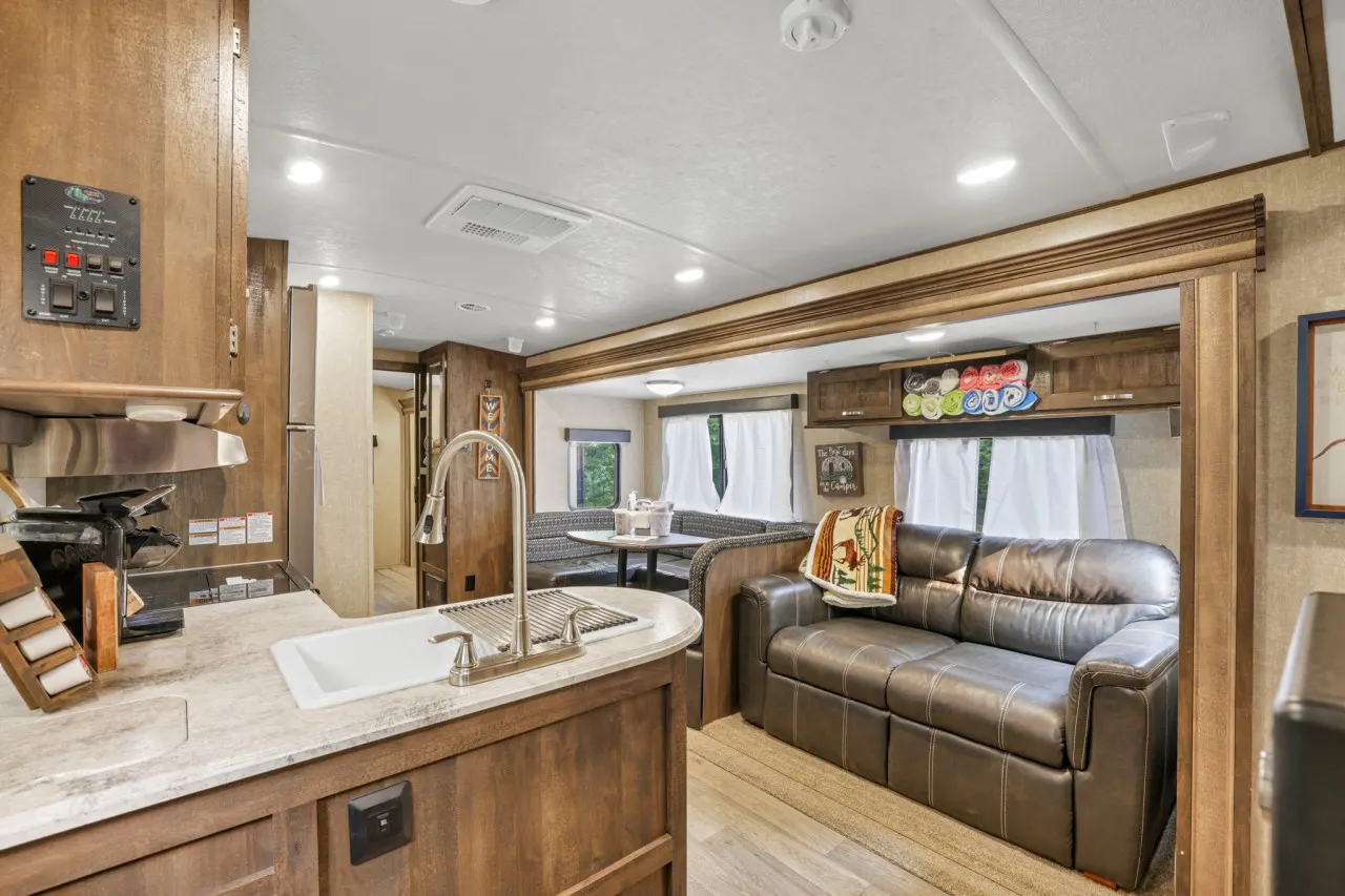 Gentle Breeze Cabins: The Chestnut Camper 13