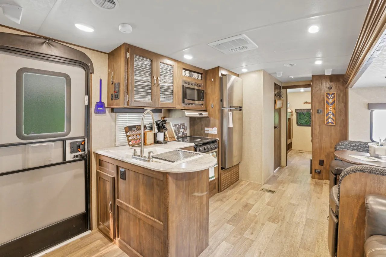 Gentle Breeze Cabins: The Chestnut Camper 14