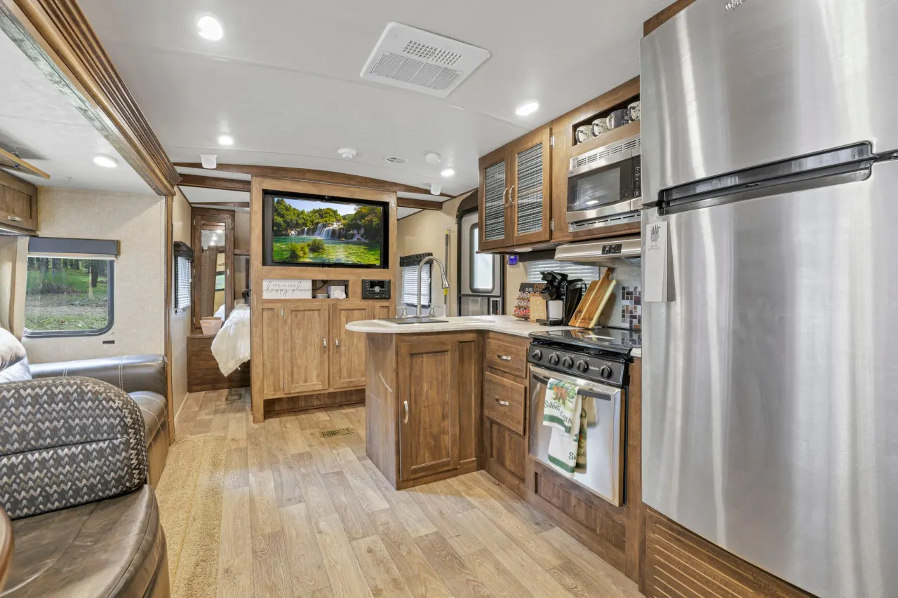 Gentle Breeze Cabins: The Chestnut Camper 16