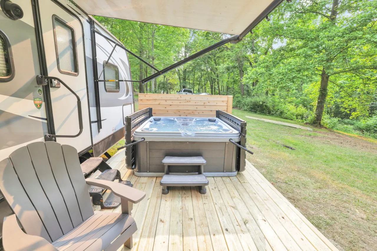 Gentle Breeze Cabins: The Chestnut Camper 7