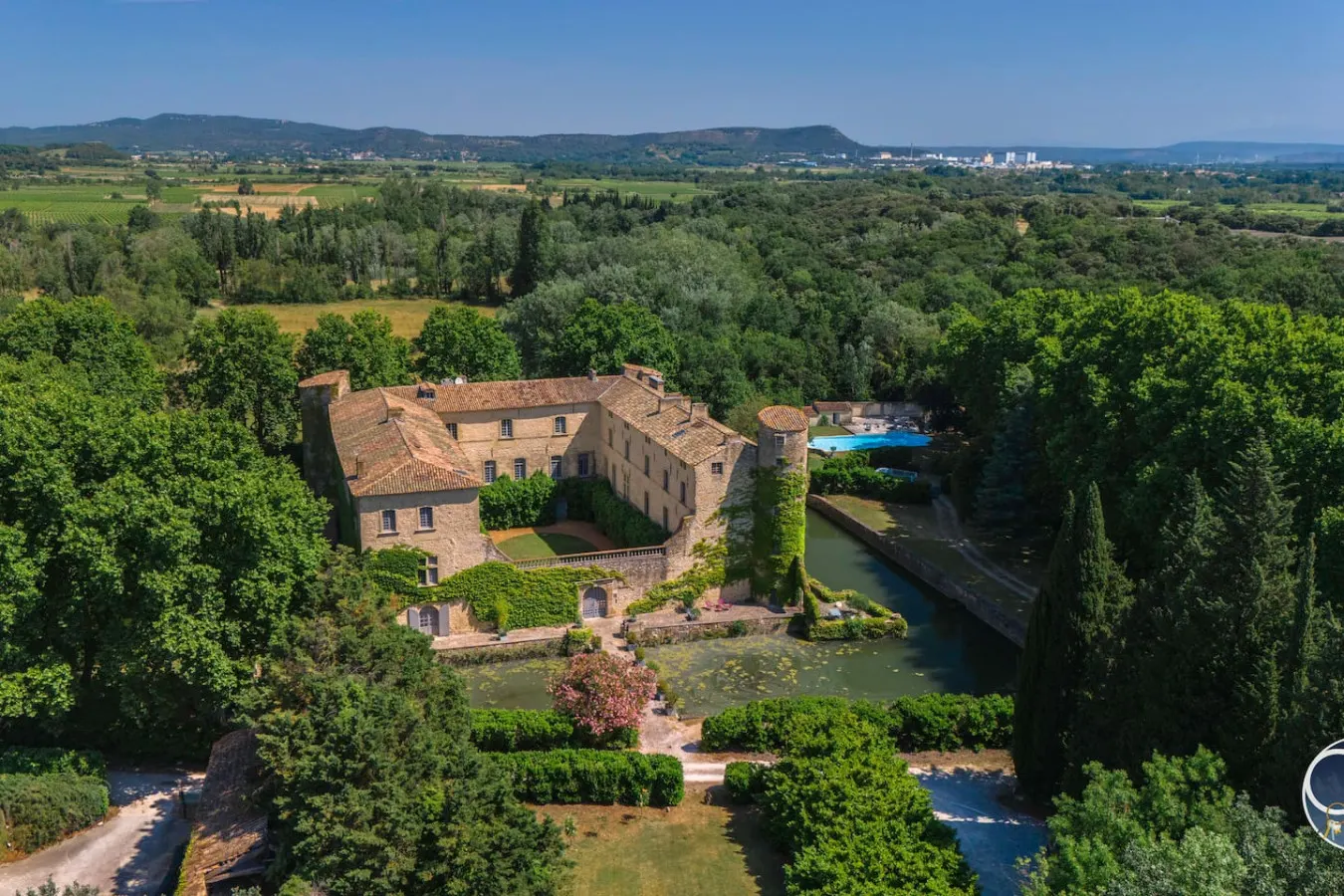 Superbe Appartement dans château avec Piscine