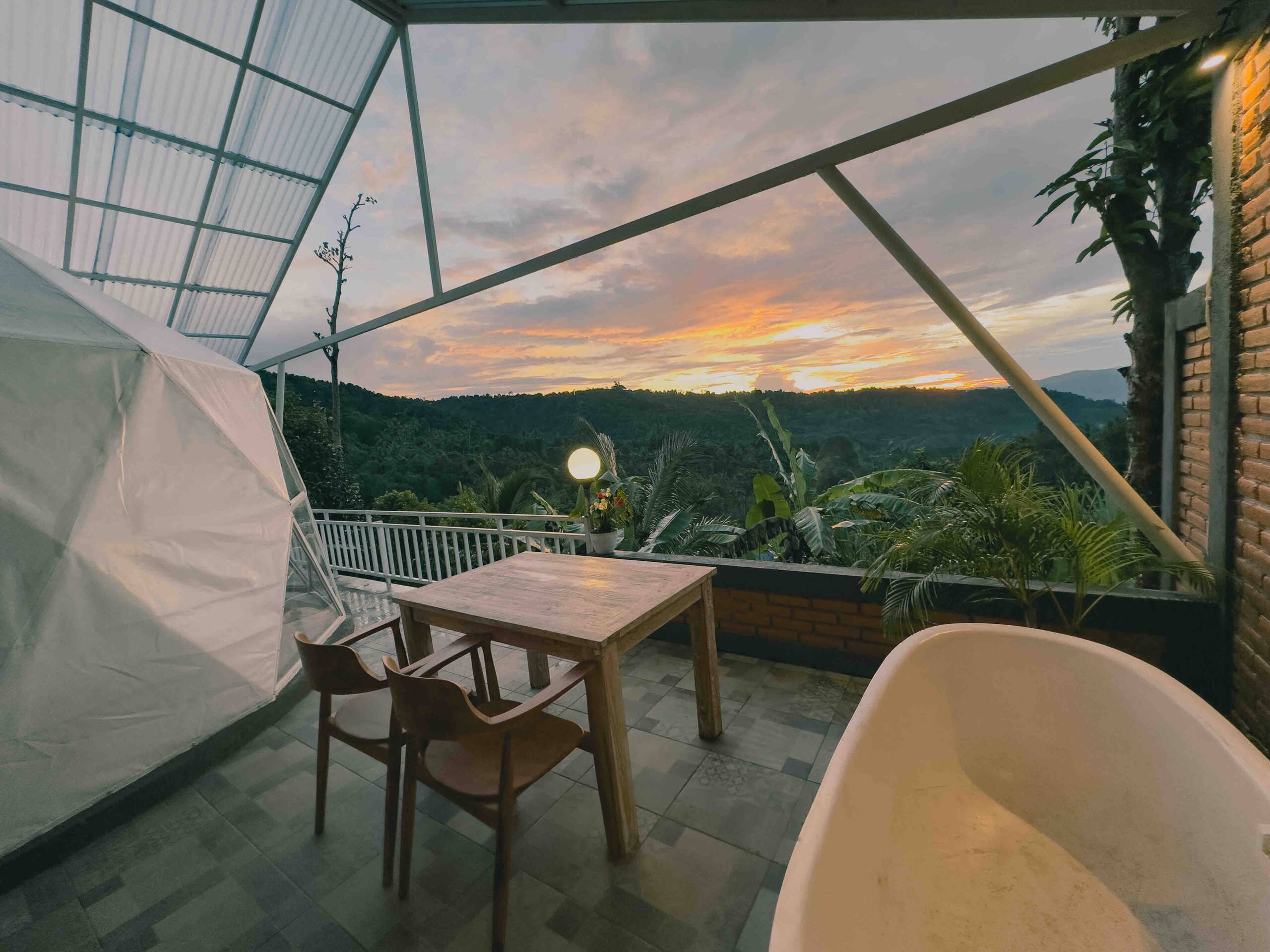 Glamping in the Munduk Rice Terrasse 11