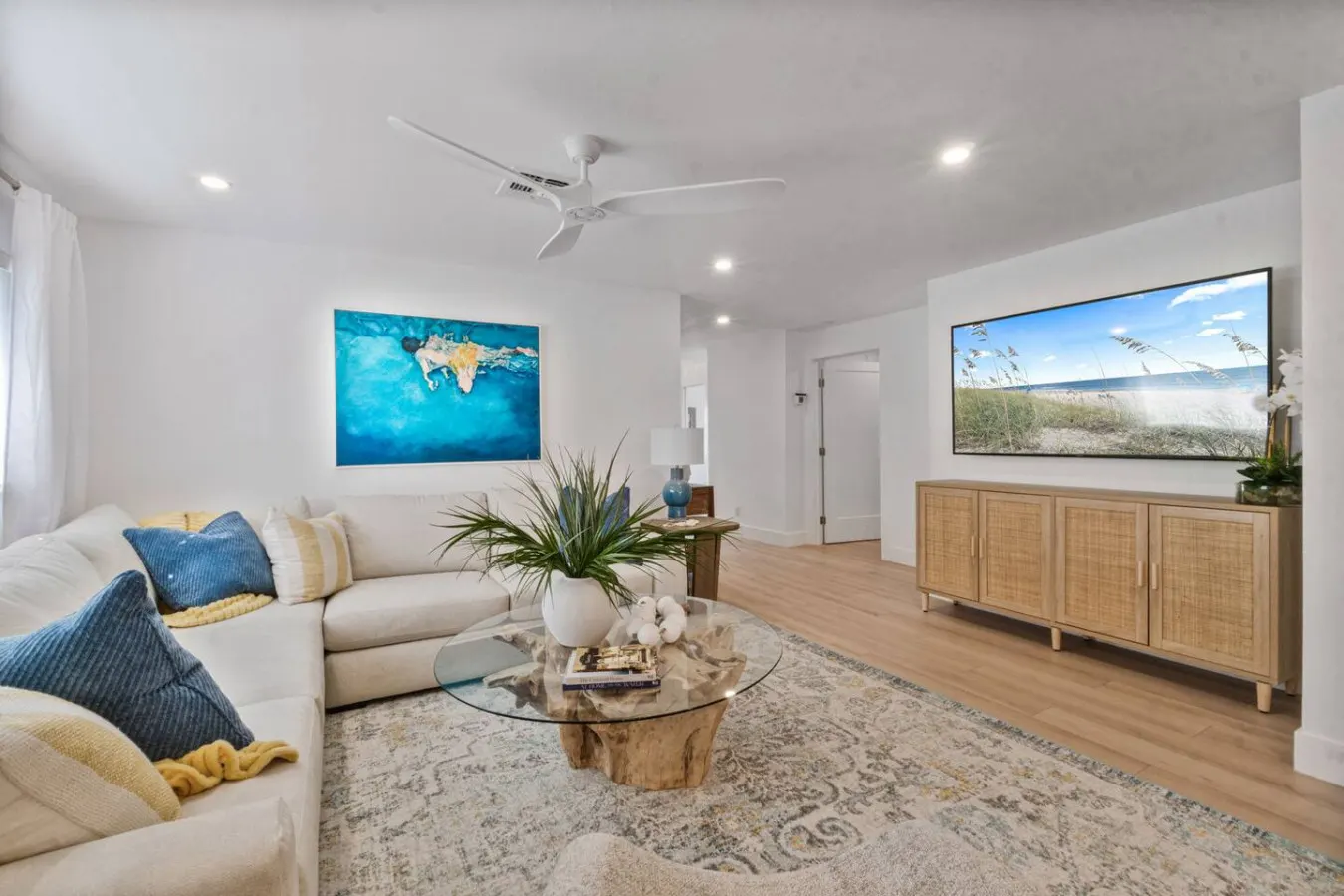 Goldfish Beach House 12