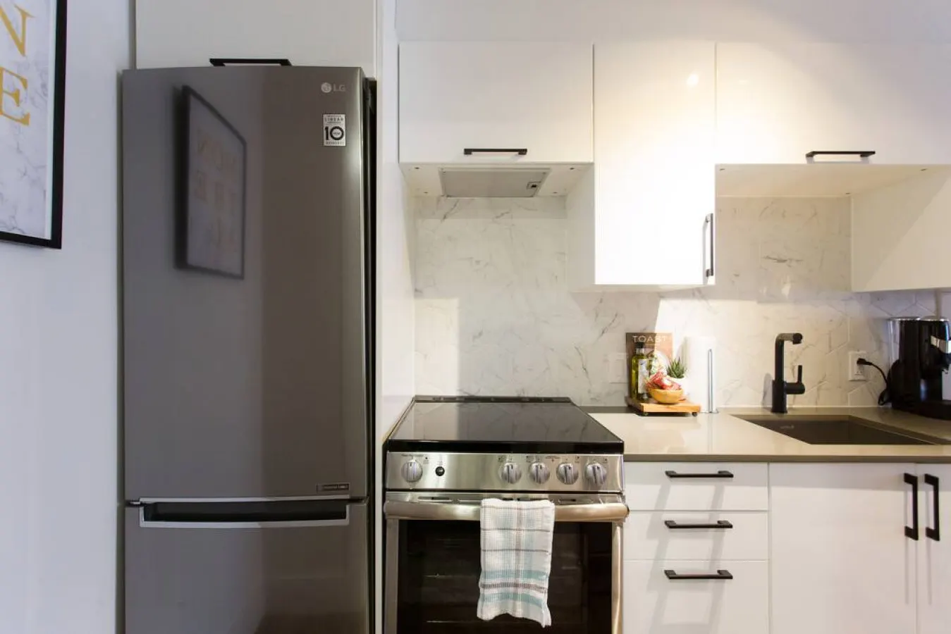 Little Italy - Fun & Funky Little Italy Mini Studio with Full Kitchen - Unit 301 11
