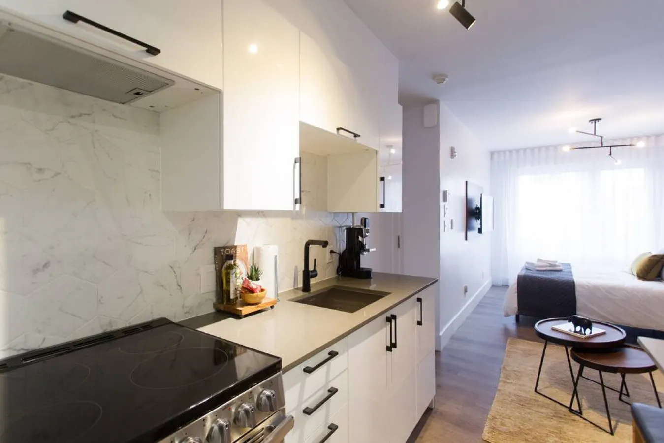 Little Italy - Fun & Funky Little Italy Mini Studio with Full Kitchen - Unit 301 13