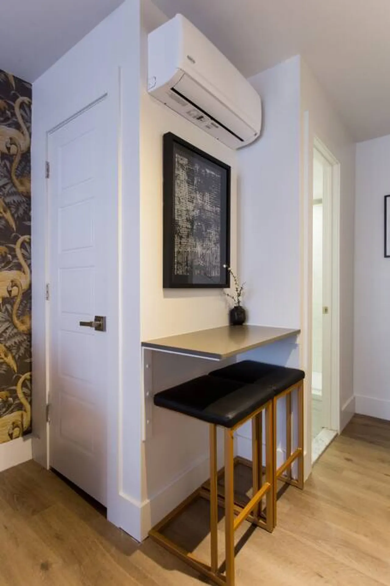 Little Italy - Fun & Funky Little Italy Mini Studio with Full Kitchen - Unit 301 16
