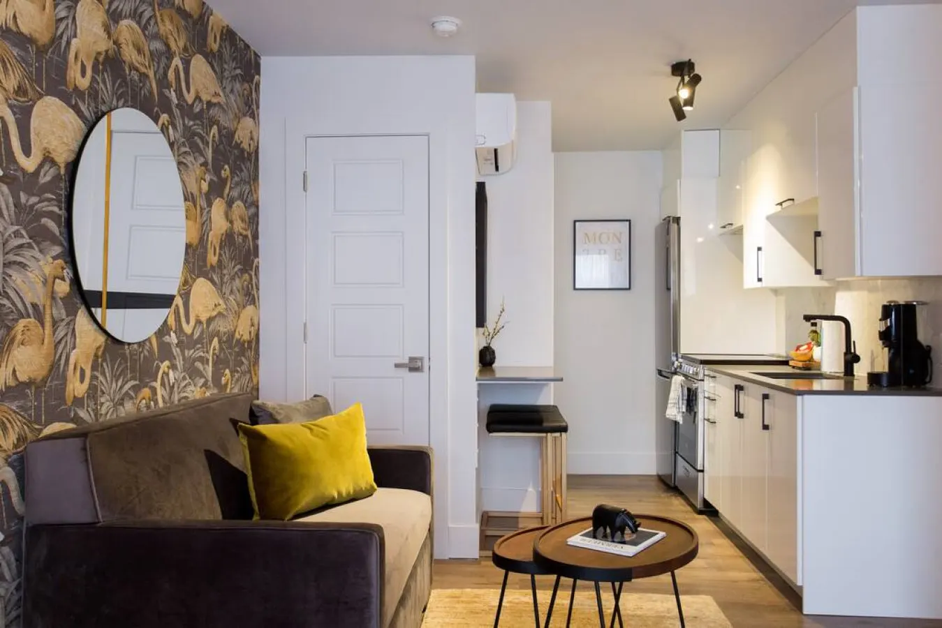 Little Italy - Fun & Funky Little Italy Mini Studio with Full Kitchen - Unit 301 3