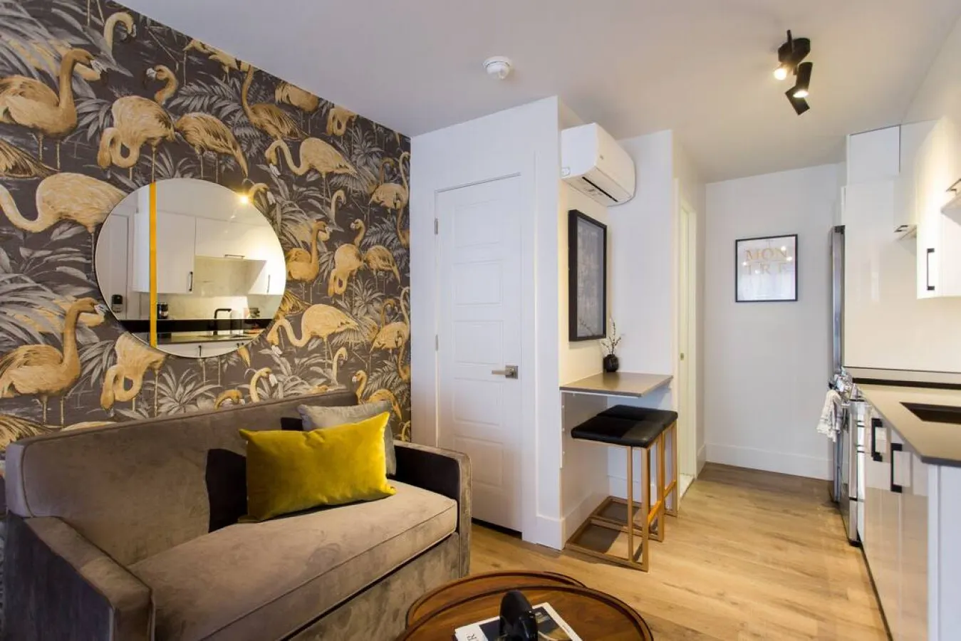 Little Italy - Fun & Funky Little Italy Mini Studio with Full Kitchen - Unit 301 4