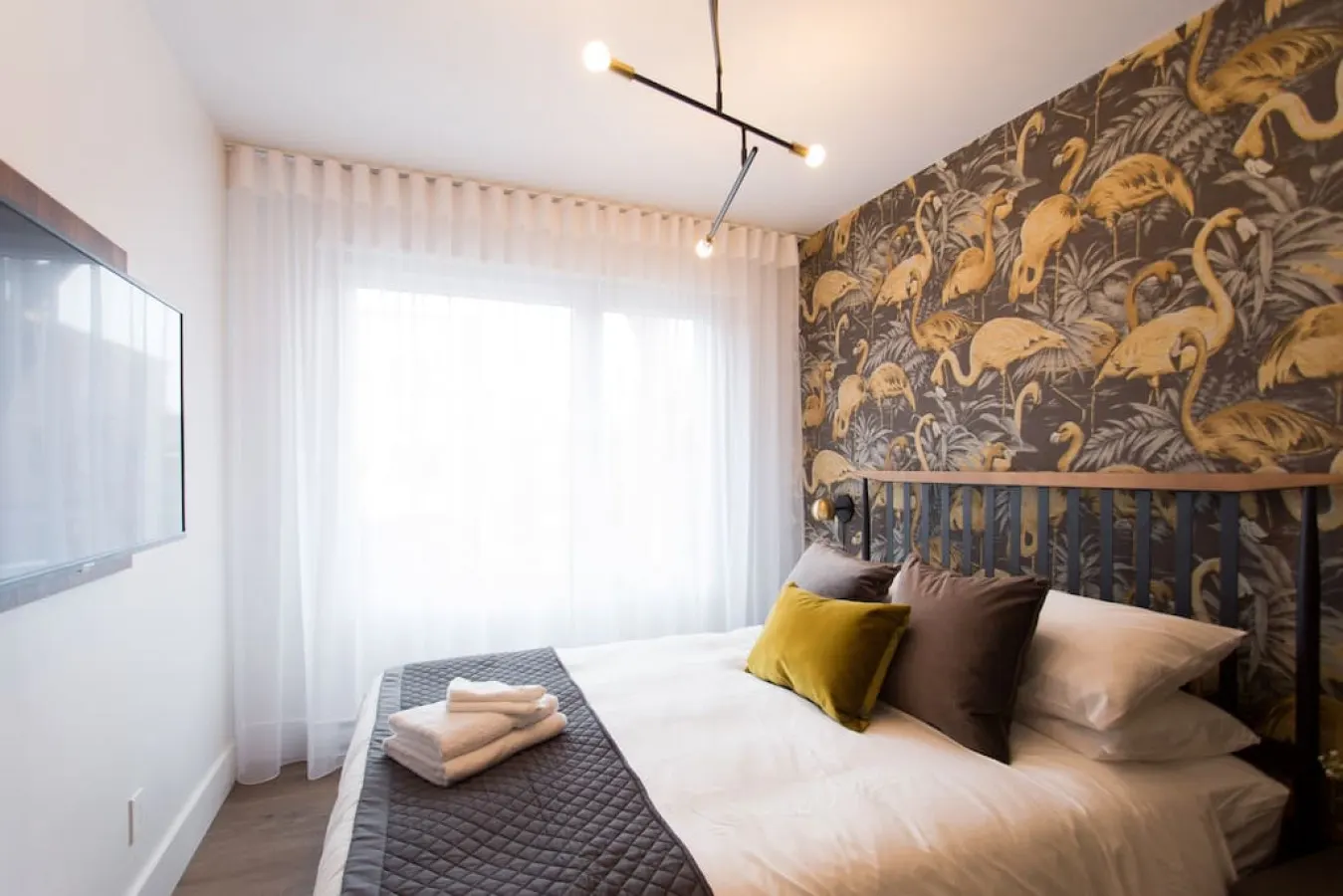 Little Italy - Fun & Funky Little Italy Mini Studio with Full Kitchen - Unit 301 5